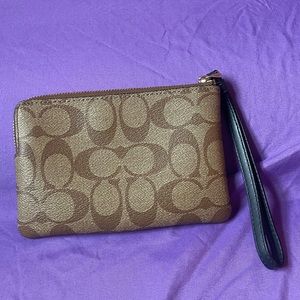 Small Wristlet In Colorblock Signature Canvas